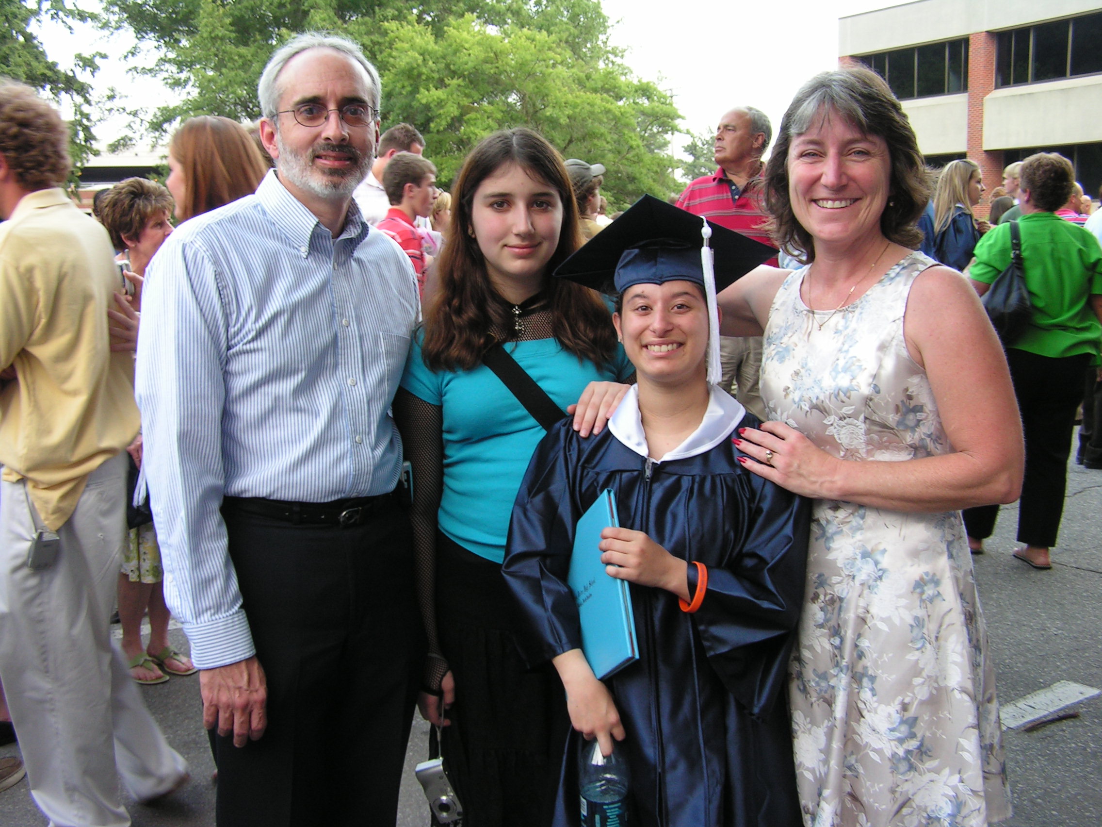 ./2006/Monica's Graduation/GraduationMonica6-9 0037.JPG